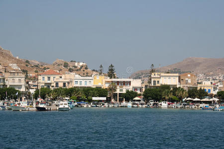 kalymnos镇和木制渔船