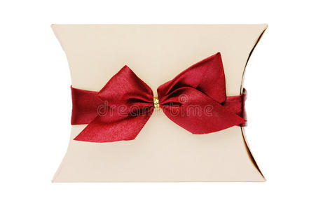 带红色蝴蝶结和白色丝带的圣诞礼品盒