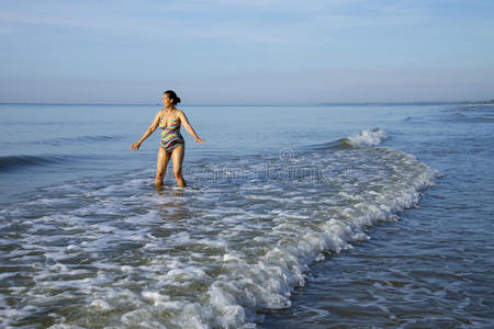 成人 运动 放松 女仆 冲浪 身体 有趣的 阳光 海岸线