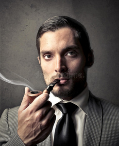 抽烟斗男人图片