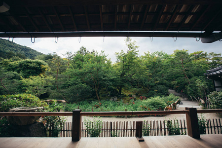 日本寺庙与日本庭院背景