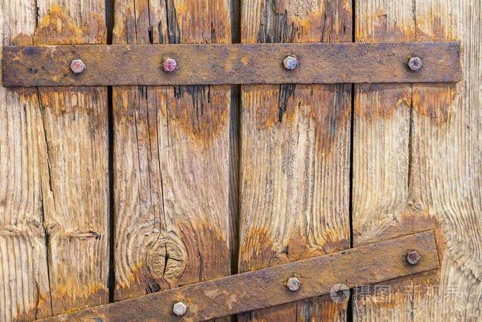 grunge 老式木门与生锈螺栓,铰链的片段.