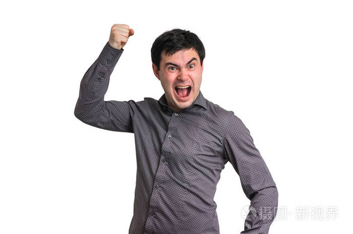 上白孤立的愤怒而又尖叫男人