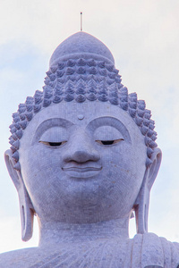 惊人的巨大的白色大理石佛像, 著名的旅游景点, 在普吉岛山顶, 泰国