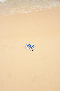 桑迪海洋沙滩上拖鞋