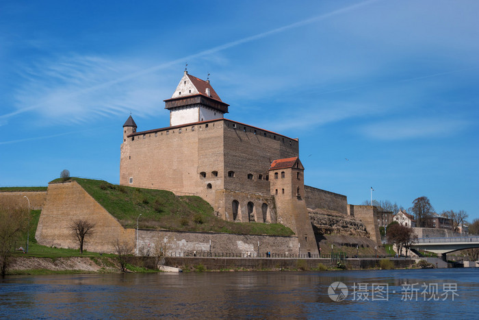 纳尔瓦,爱沙尼亚-赫尔曼城堡视图从纳尔瓦河