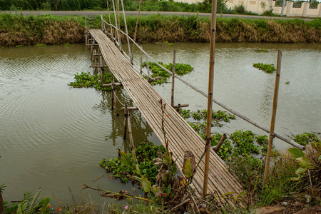 果园运河上的竹桥