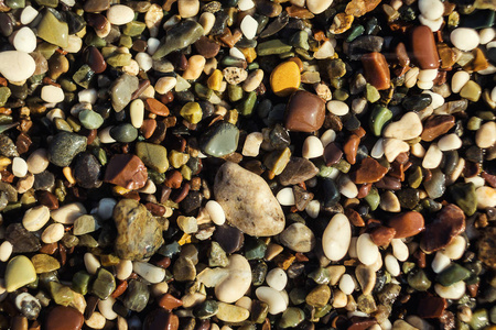 石头和海，卵石海滩纹理，墙砾石石器，海滩上的卵石图案作为背景，灰色海卵石上砂背景 旅游概念，土耳其，佛罗里达州，迈阿密