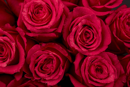 红色彩色玫瑰花束