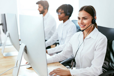 在线呼叫中心呼叫中心代理咨询客户在线.