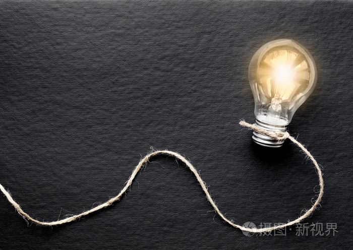 概念图的概念在黑色背景上点亮灯