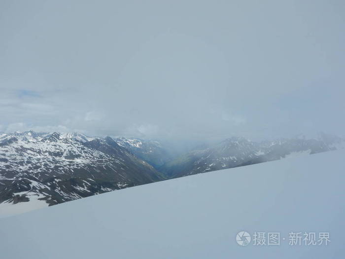 美丽寂静的雪春天自然在奥地利的 otztaler 阿尔卑斯