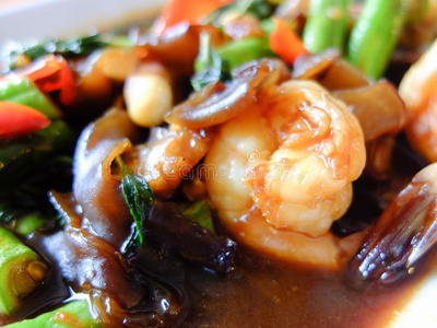 香辣海鲜炒罗勒照片