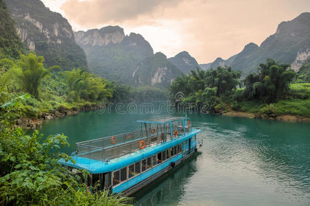 中国广西河池小三峡客船图片