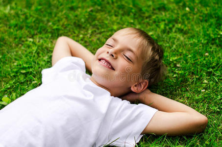 乐趣 儿子 草坪 快乐 花园 春天 微笑 小孩 人类 放松