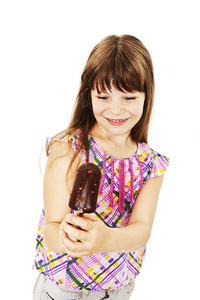 冰激凌小女孩吃冰激凌兴奋又开心