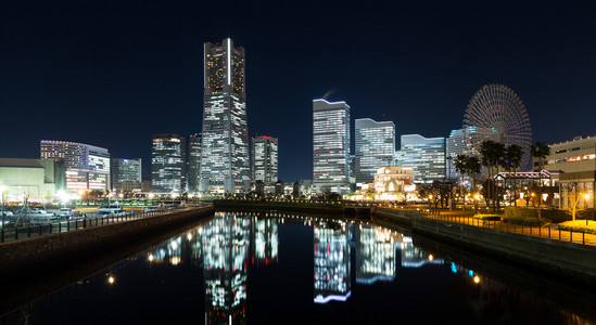 横滨地平线在晚上
