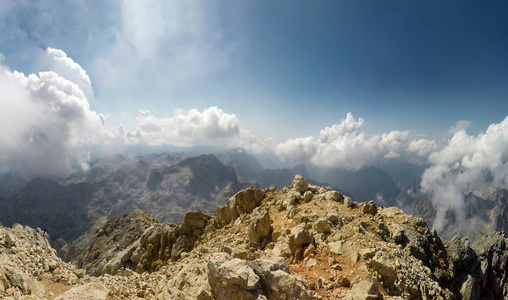 Triglav 的看法在朱利安阿尔卑斯山脉范围在远征期间