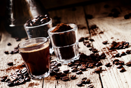 咖啡豆，咖啡粉，一杯咖啡