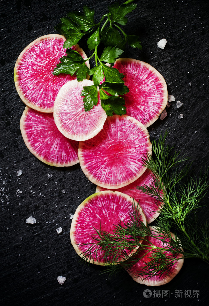 食品背景 : 圆片西瓜粉红萝卜照片-正版商用图片0qpxla-摄图新视界