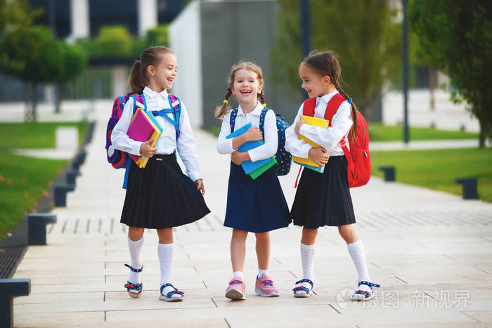 快乐儿童女孩女朋友女学生小学