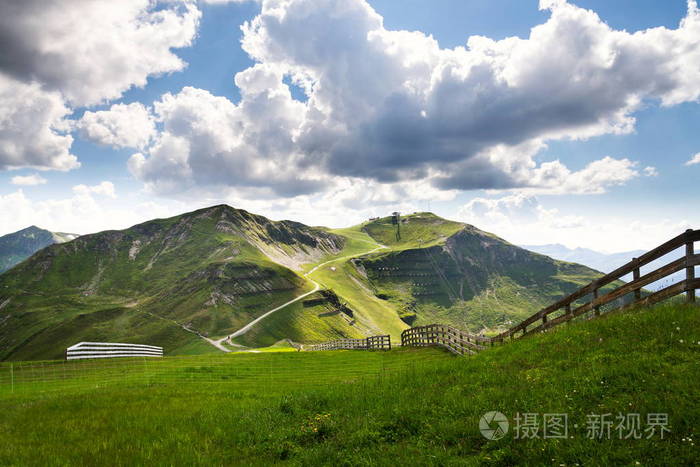 骑自行车的足迹 SchattbergOst 山缆车站, SaalbachHinterglemm, 阿尔卑斯, 奥地利