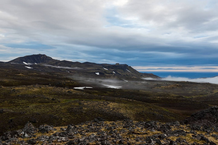 冰岛熔岩领域在 Saefellsnes 国家公园美丽的冰岛山景观与