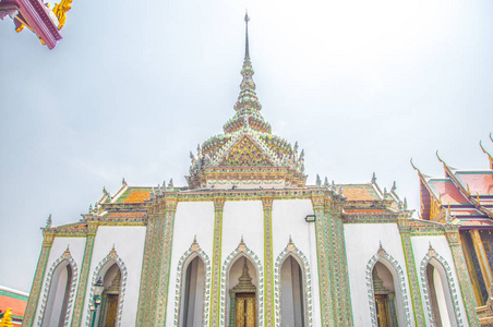 玉佛寺，寺在皇家大 Palac 的翡翠佛