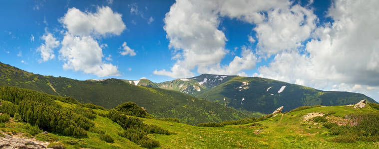 夏喀尔巴阡山全景