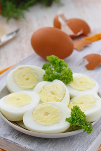 煮鸡蛋准备吃。健康食品