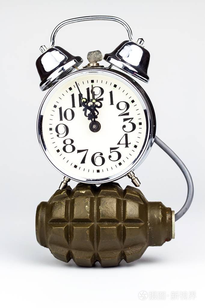 定时炸弹.旧闹钟上有炸弹.爆炸的危险.恐怖主义的概念