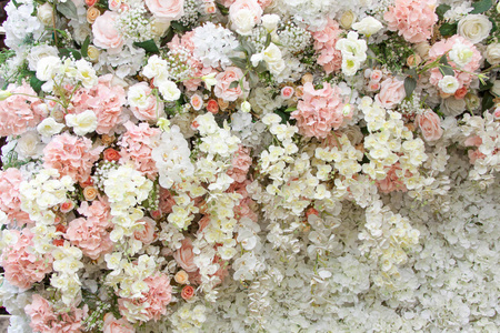 柔和的颜色令人惊异的花束插花收场