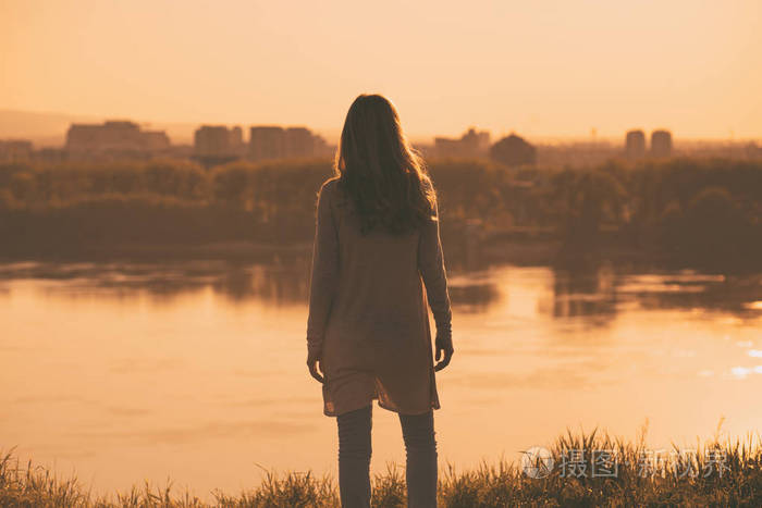 孤独的女人,看这座城市