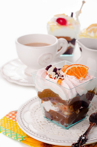 健康甜品与奶油酸奶分层图片