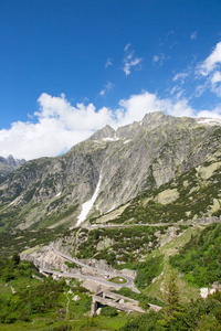 蛇纹石路连接高山通行证 Furka 和 Grimsel