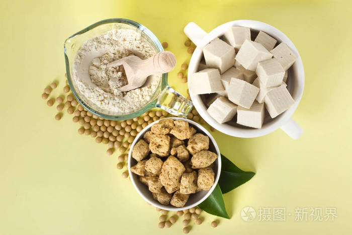 淡黄色背景的有机豆制品 黄豆 豆腐和黄豆肉照片 正版商用图片0qsm04 摄图新视界 淡黄色背景的有机豆制品 黄豆 豆腐和黄豆肉照片 正版商用图片0qsm04 摄图新视界