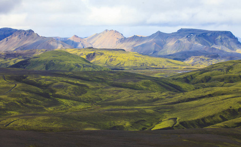 著名的冰岛最受欢迎旅游目的地和冰岛的高地 Landmannalaugar 五彩山徒步旅行枢纽景观视图，南冰岛