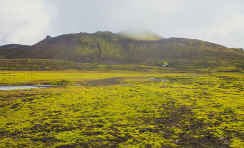 著名的冰岛最受欢迎旅游目的地和冰岛的高地 Landmannalaugar 五彩山徒步旅行枢纽景观视图，南冰岛