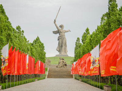 步行与标志的雕塑祖国 纪念复杂在伏尔加格勒，雕塑家叶夫根尼 Vucetic 马马耶夫库尔干