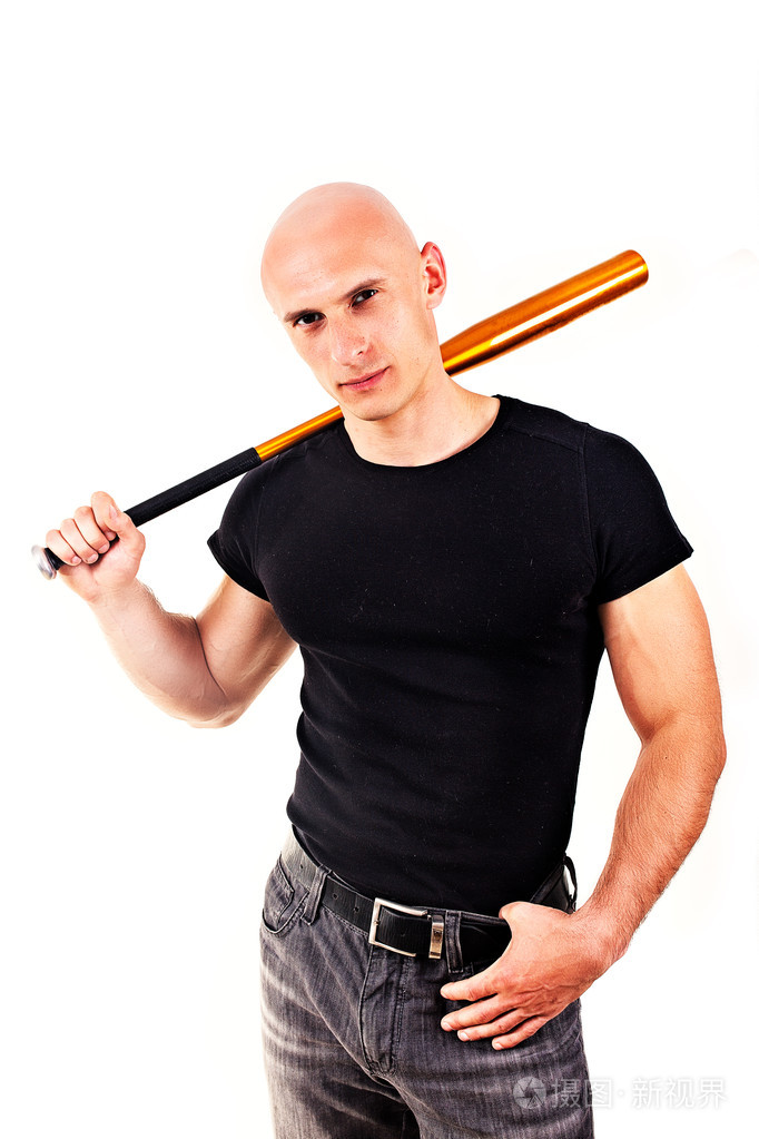 暴力和侵略的概念 —— 愤怒尖叫着愤怒的男人手拿棒球运动