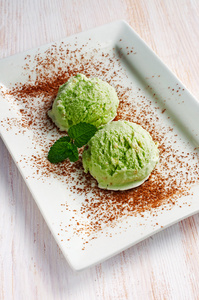 绿色开心果冰淇淋勺