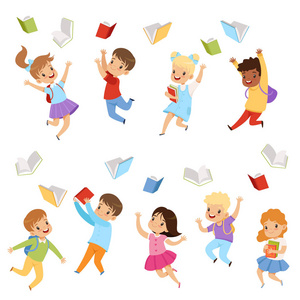 平面向量集可爱的孩子们把书扔在空中.快乐面孔的孩子.小学生小学照片