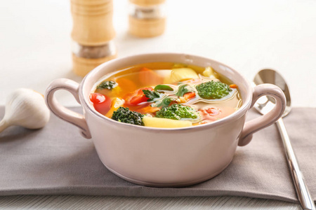 锅把用蔬菜汤把锅照片