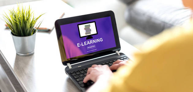 笔记本电脑的屏幕显示 e 学习概念