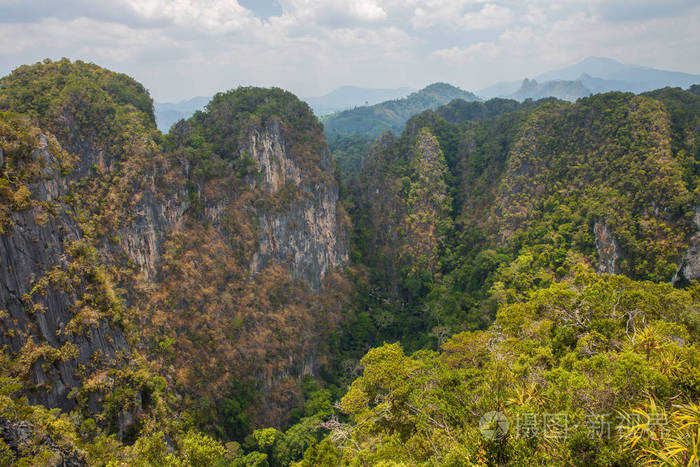 泰国甲米省石灰岩山