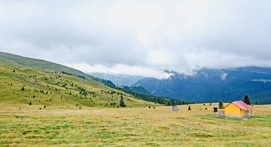 绿草山的 Transalpina 路上，巴朗山