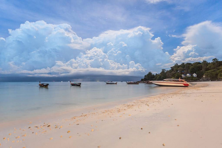 泰国与视图从船利普美丽岛度假