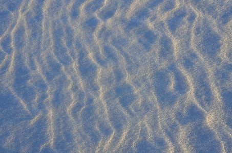 在傍晚的阳光下抽象雪背景