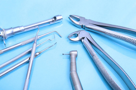 一套牙齿工具图片