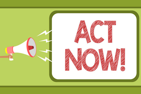 具有快速响应要求某人做动作的概念意义不要耽误人拿扩音器扬声器语音